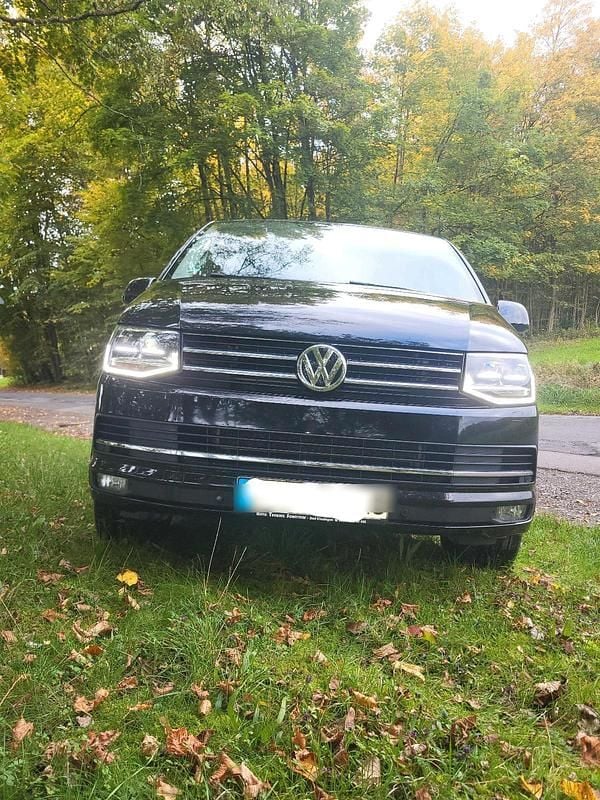 Schwarz Gebraucht 2018 VW Multivan Highline Van | 27.690 € (Superpreis) - Bild 1/4