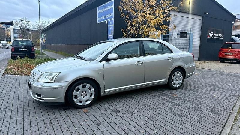 Silber Gebraucht 2004 Toyota Avensis Sol Limousine | 3.699 € (Fairer Preis) - Bild 1/4