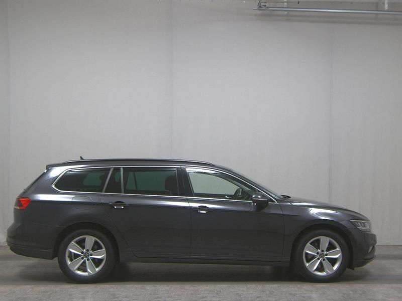 Grau Gebraucht 2021 VW Passat Business Kombi | 14.690 € (Superpreis) - Bild 1/4