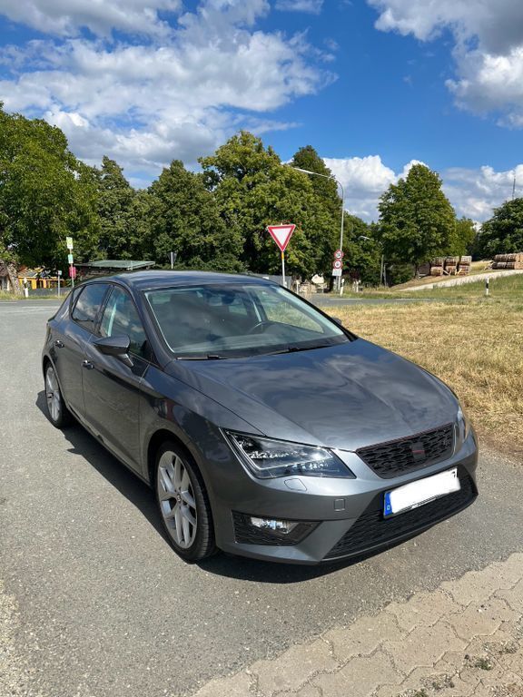 Grau Gebraucht 2016 Seat Leon FR Limousine | 14.500 € (Fairer Preis) - Bild 1/4