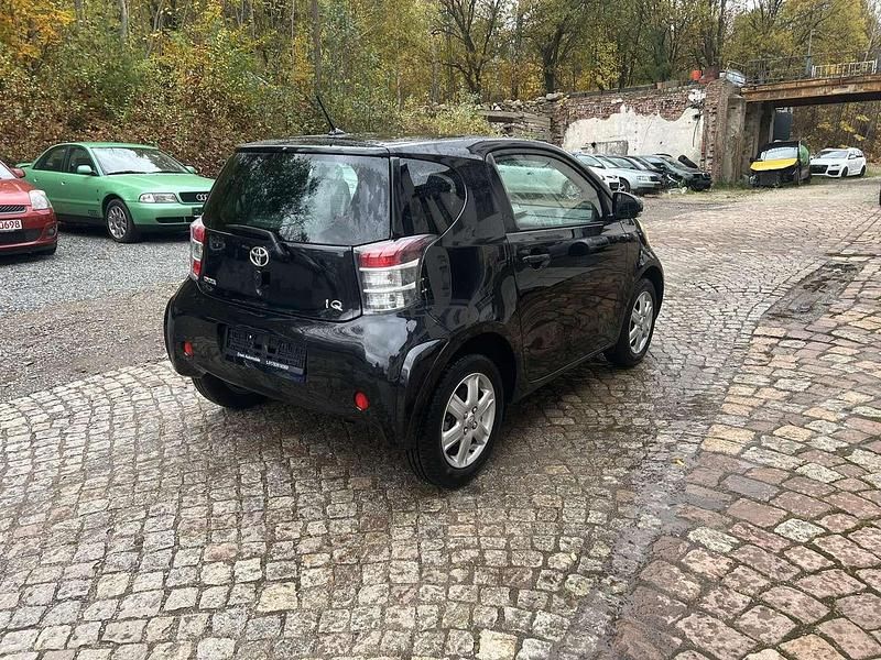 Gebraucht Toyota iQ Basis 68 PS (50 kW) 2009 Schwarz Kleinwagen