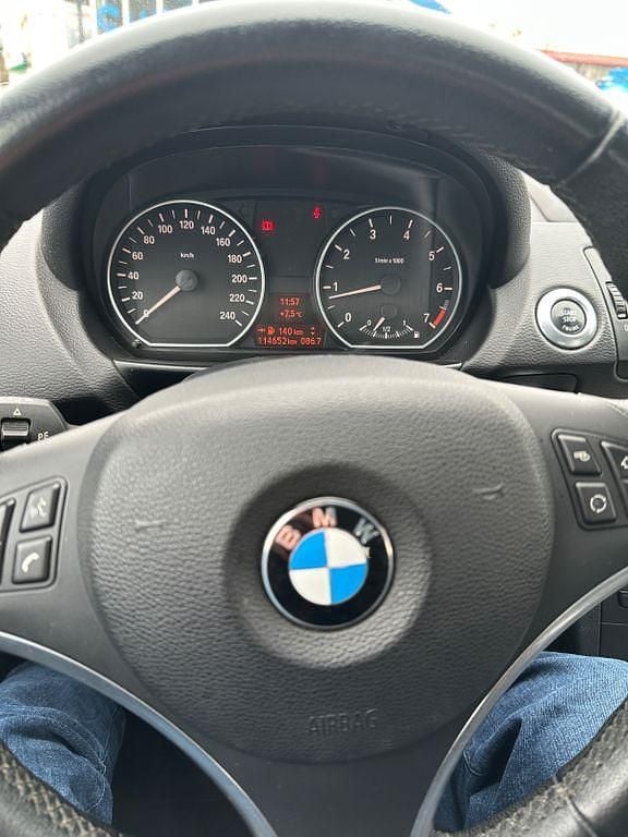 Gebraucht BMW 116 122 PS (89 kW) 2011 Schwarz Kleinwagen