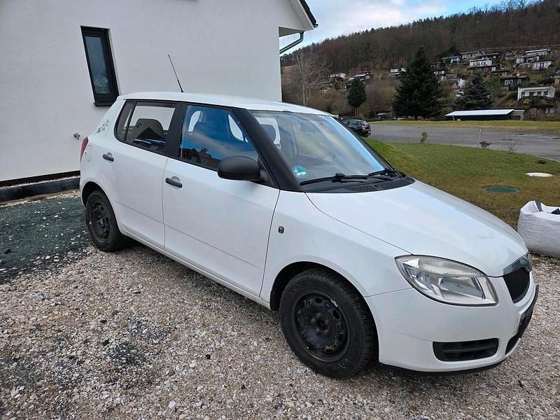 Gebraucht Skoda Fabia 60 PS (44 kW) 2009 Weiß Limousine