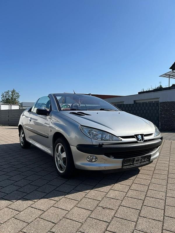 Grau Gebraucht 2002 Peugeot 206 Cabrio | 1.350 € - Bild 1/4