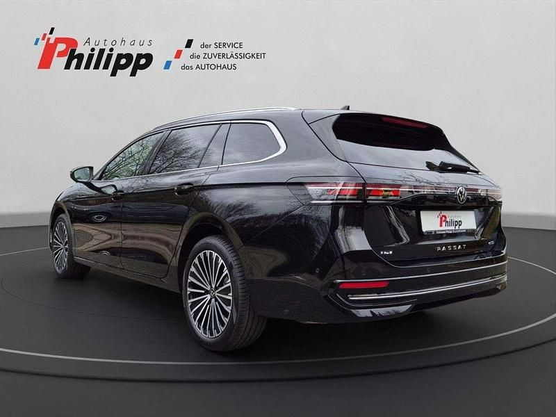 Gebraucht VW Passat Elegance 150 PS (110 kW) 2024 Grenadillschwarz Kombi