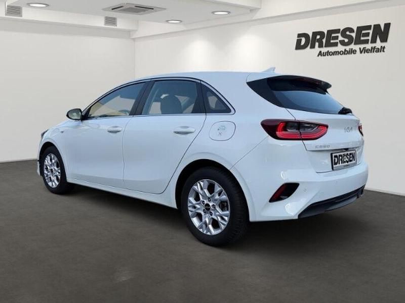 Gebraucht Kia Ceed Vision 140 PS (102 kW) 2025 Wd) cararraweiss (weiss Kleinwagen