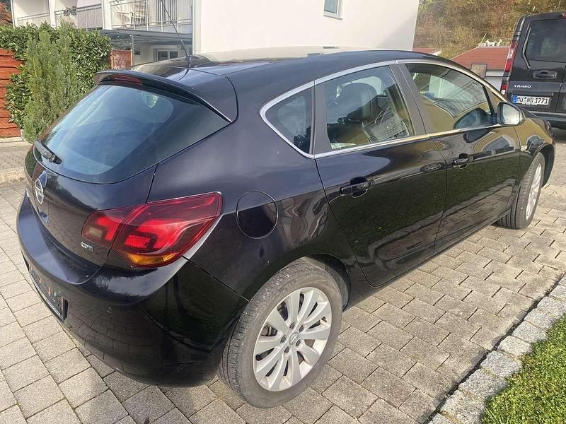 Gebraucht Opel Astra Cosmo 160 PS (117 kW) 2010 Schwarz Limousine