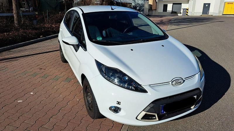Gebraucht Ford Fiesta Titanium 82 PS (60 kW) 2012 Weiß Kleinwagen