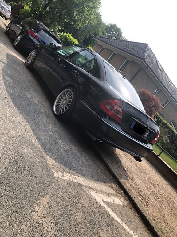 Schwarz Gebraucht 2002 Mercedes E500 Limousine | 5.000 € (Superpreis) - Bild 1/4