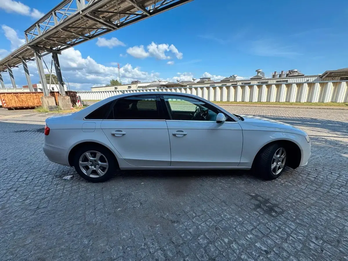 Gebraucht Audi A4 136 PS (100 kW) 2011 Weiß Limousine
