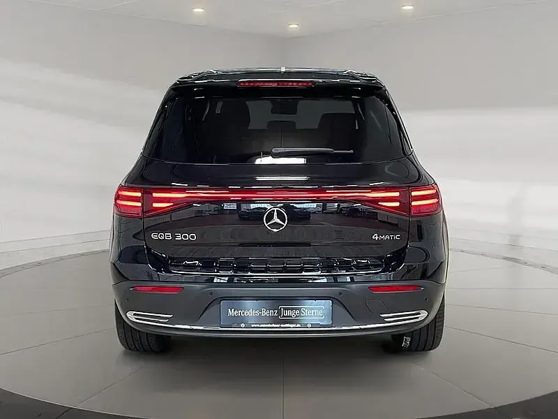 Gebraucht Mercedes EQB300 Progressive 167 kW (228 PS) 2025 Metalliclack kosmosschwarz SUV