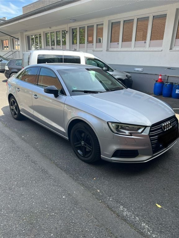 Grau Gebraucht 2017 Audi A3 Limousine | 12.500 € (Guter Preis) - Bild 1/4