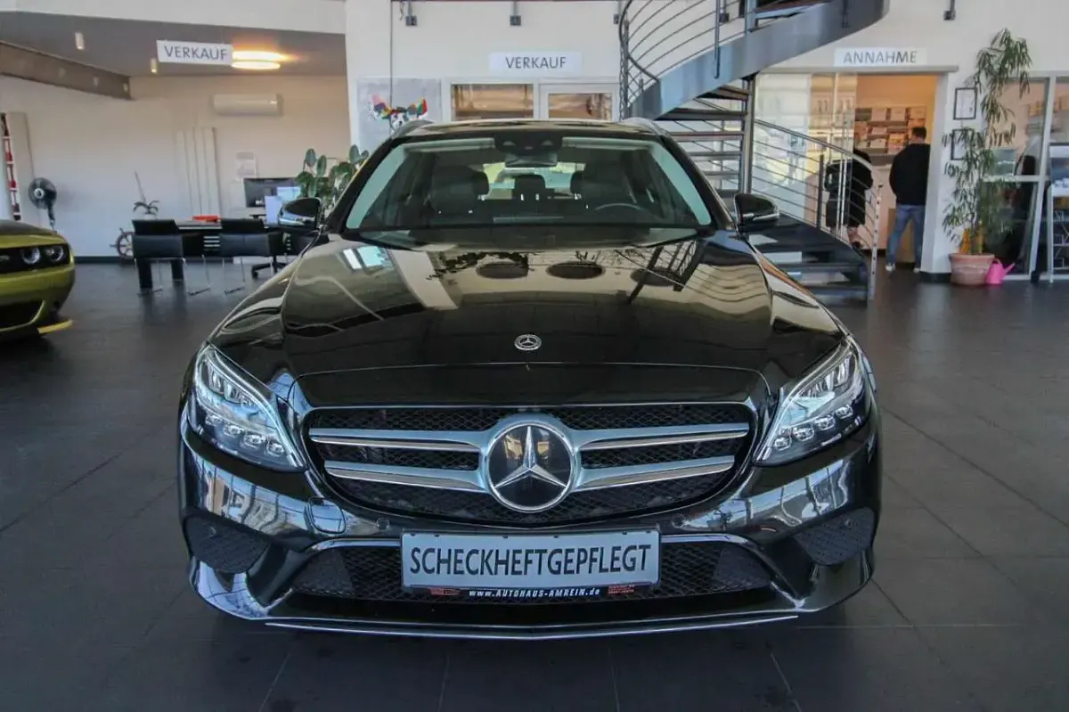 Gebraucht Mercedes C300 Business 194 PS (142 kW) 2021 Obsidianschwarz Kombi
