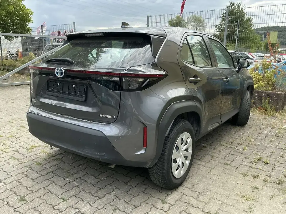 Gebraucht Toyota Yaris Cross 116 PS (85 kW) 2023 Grey metallic SUV