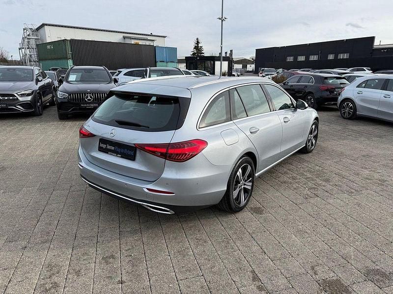 Gebraucht Mercedes C300e Avantgarde 204 PS (150 kW) 2024 Silber Limousine