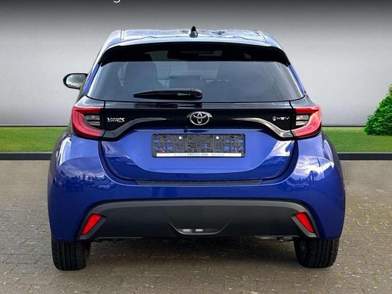 Neu Toyota Yaris Hybrid Comfort 116 PS (85 kW) 2025 Juniper blue Limousine
