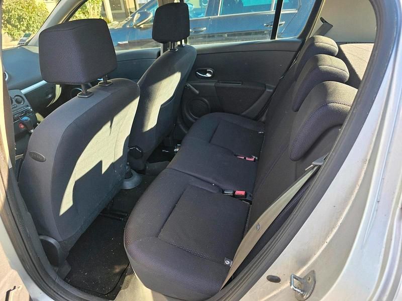 Gebraucht Renault Clio III 98 PS (72 kW) 2006 Silber Kleinwagen