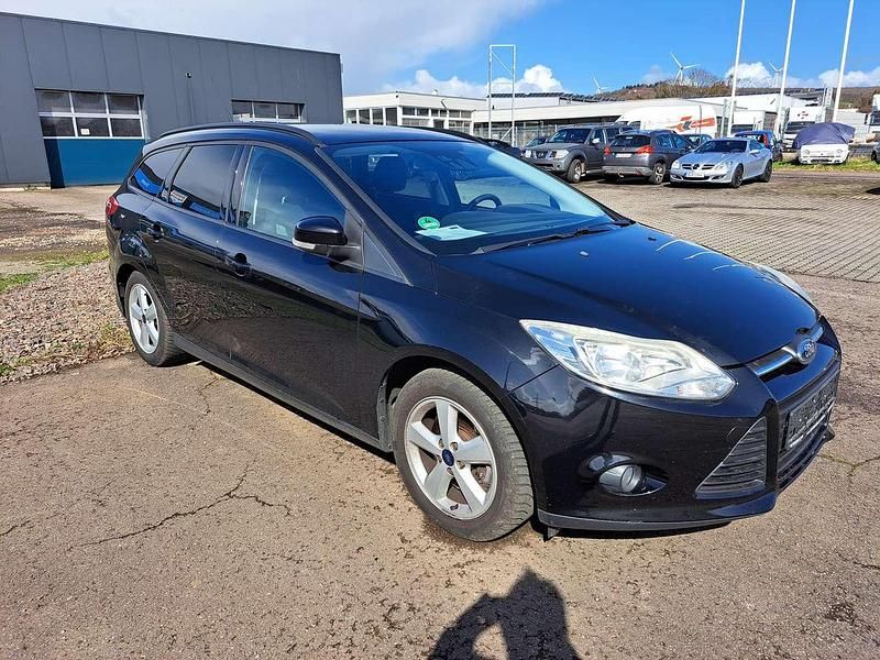 Gebraucht Ford Focus Trend 105 PS (77 kW) 2011 Pantherschwarz metallic Kombi