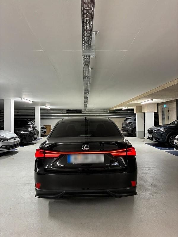 Gebraucht Lexus IS300h 223 PS (164 kW) 2017 Schwarz Limousine