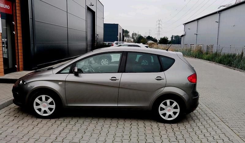 Grau Gebraucht 2005 Seat Altea Kombi | 3.800 € (Fairer Preis) - Bild 1/4