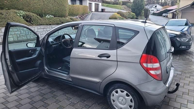 Silber Gebraucht 2007 Mercedes A150 Avantgarde Van / Kleinbus | 2.399 € (Fairer Preis) - Bild 1/2
