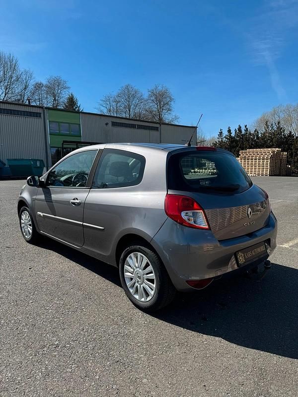 Gebraucht Renault Clio II 100 PS (73 kW) 2010 Grau Limousine