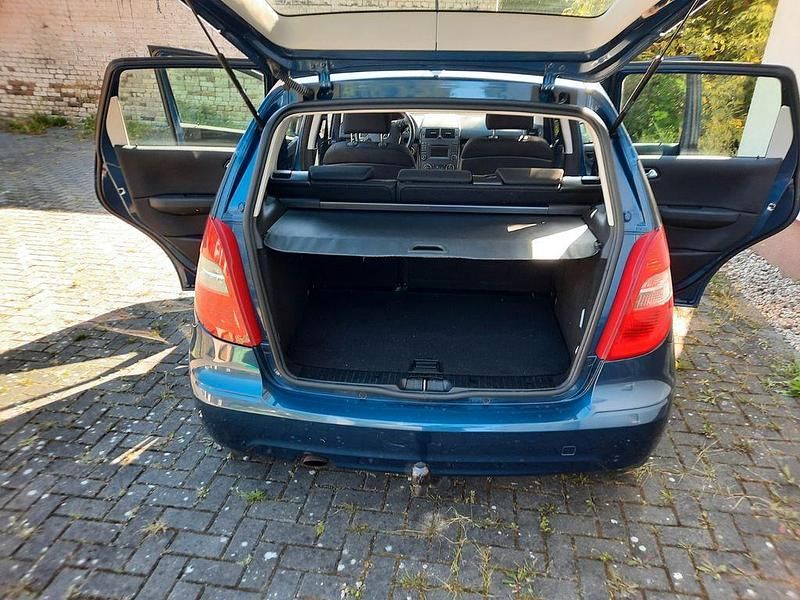 Schwarz Gebraucht 2011 Mercedes A160 Van / Kleinbus | 4.250 € (Superpreis) - Bild 1/4