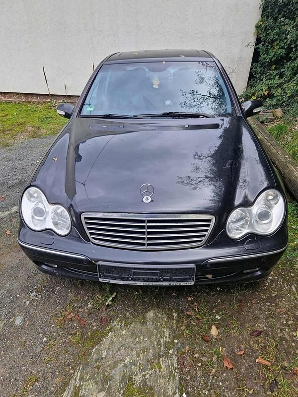Schwarz Gebraucht 2004 Mercedes C200 Limousine | 1.200 € (Superpreis) - Bild 1/4