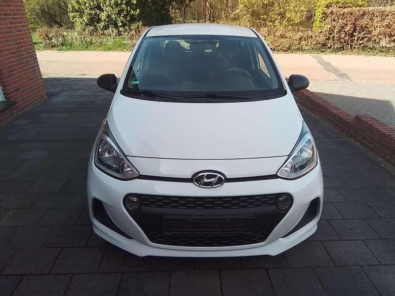 Gebraucht Hyundai i10 Select 67 PS (49 kW) 2019 Weiß Kleinwagen