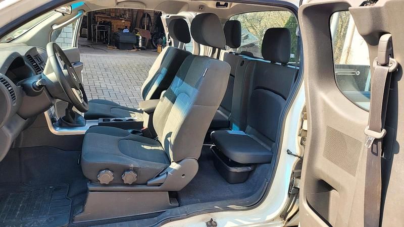 Gebraucht Nissan Navara SE 190 PS (139 kW) 2012 Weiß Pickup