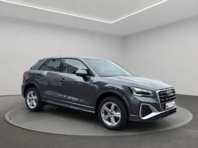 Gebraucht Audi Q2 S-Line 150 PS (110 kW) 2026 Daytonagrau perleffekt SUV