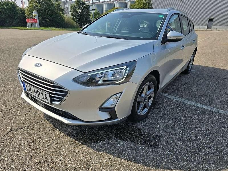 Silber Gebraucht 2020 Ford Focus Active X Limousine | 16.800 € (Fairer Preis) - Bild 1/4