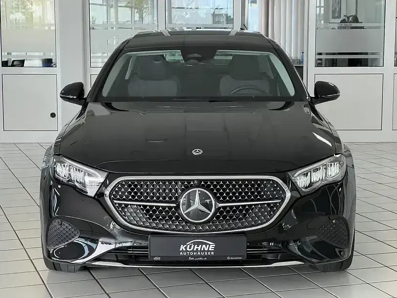 Gebraucht Mercedes E220 Advanced 197 PS (144 kW) 2025 Lack obsidianschwarz Limousine
