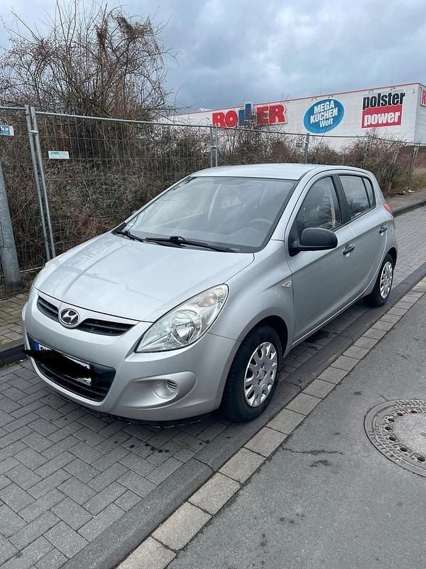 Silber Gebraucht 2010 Hyundai i20 Kleinwagen | 2.200 € (Superpreis) - Bild 1/4