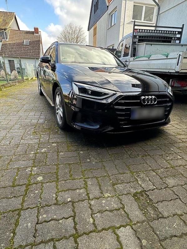 Gebraucht Audi A4 163 PS (119 kW) 2020 Schwarz Kombi