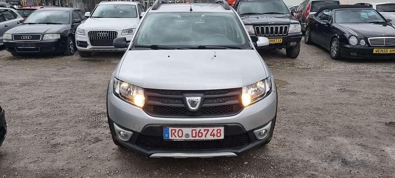 Platingrau Gebraucht 2015 Dacia Sandero Stepway Ambiance Kleinwagen | 5.990 € - Bild 1/4