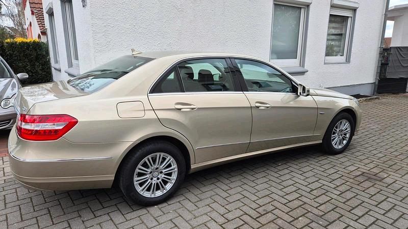 Second-hand Mercedes E200 184 CP (135 kW) 2010 Bej Berlinǎ