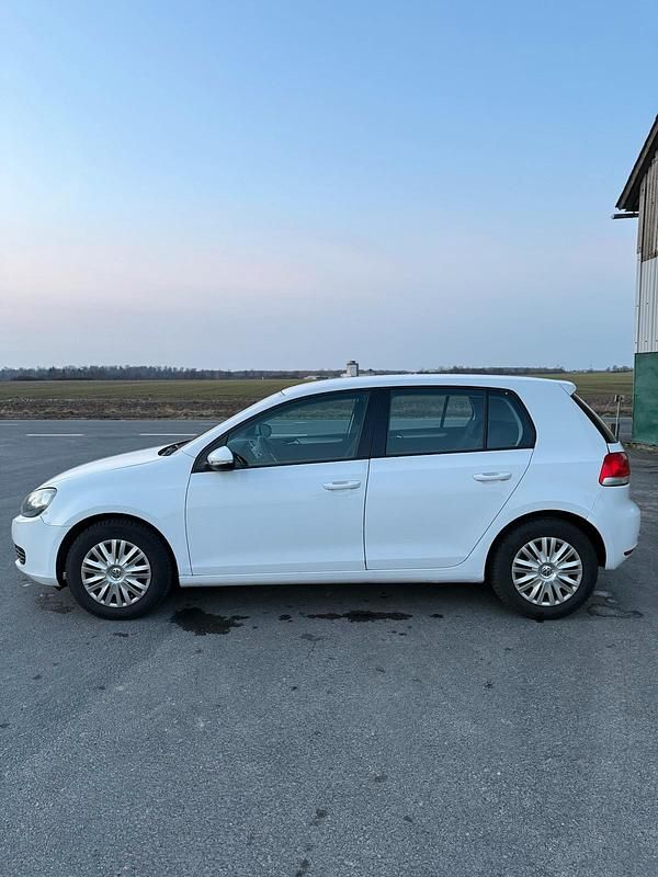 Gebraucht VW Golf VI 80 PS (58 kW) 2009 Weiß Kleinwagen