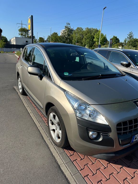 Grau Gebraucht 2011 Peugeot 3008 Premium Limousine | 4.500 € (Fairer Preis) - Bild 1/4