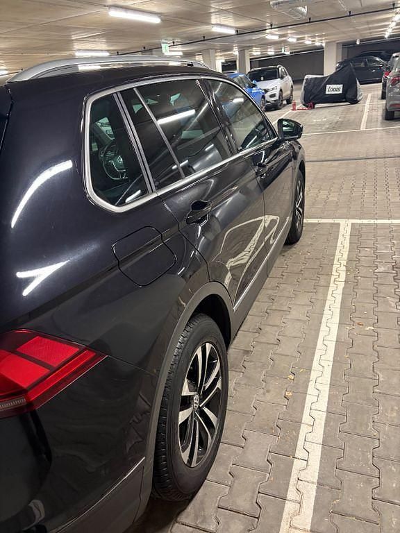 Gebraucht VW Tiguan Comfortline 131 PS (96 kW) 2020 Schwarz SUV