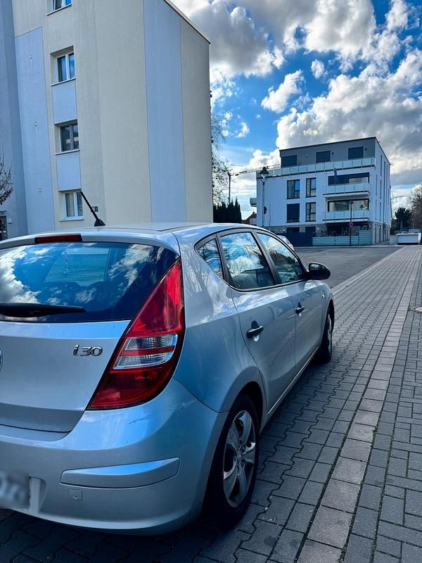 Gebraucht Hyundai i30 112 PS (82 kW) 2009 Grau Kleinwagen