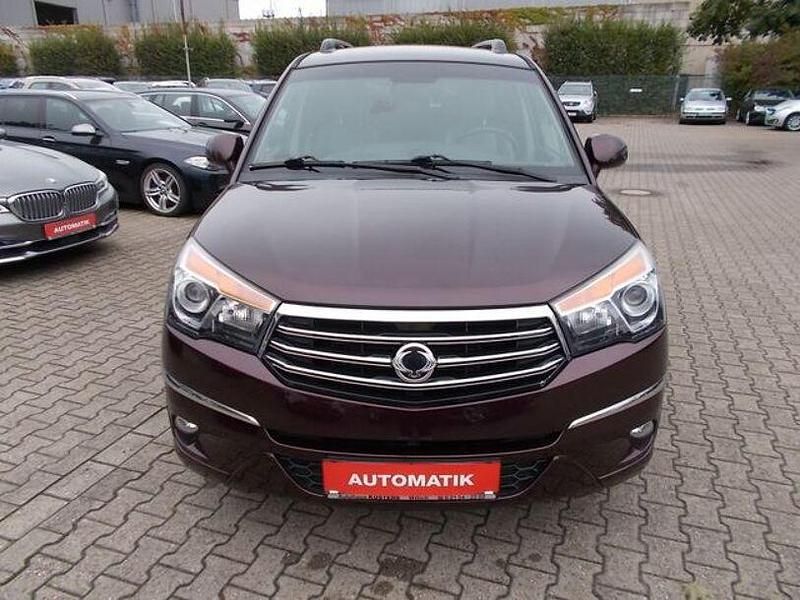 Gebraucht Ssangyong (KGM) Rodius Sapphire 155 PS (114 kW) 2015 Rot Van / Kleinbus