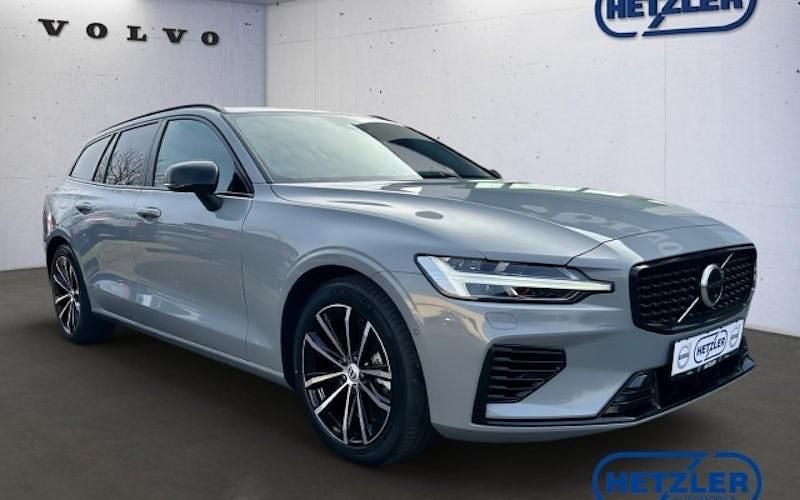 Neu Volvo V60 Plus 455 PS (334 kW) 2025 Grau Kombi