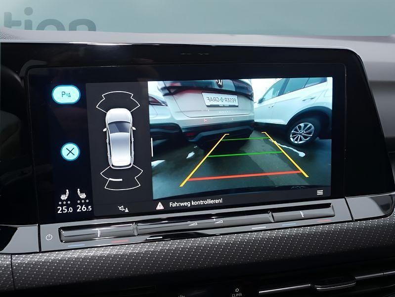 Gebraucht VW Golf VIII R-line 131 PS (96 kW) 2024 Schwarz Kleinwagen