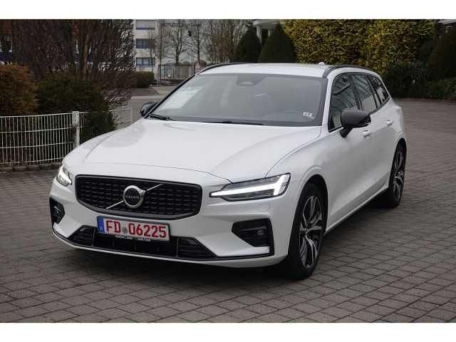 Gebraucht Volvo V60 145 PS (106 kW) 2022 Kombi