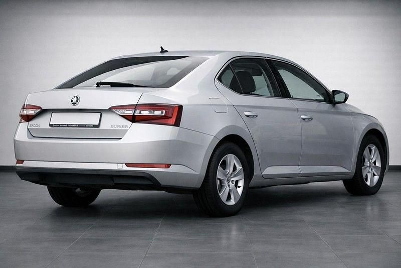 Gebraucht Skoda Superb 120 PS (88 kW) 2018 Silber Limousine