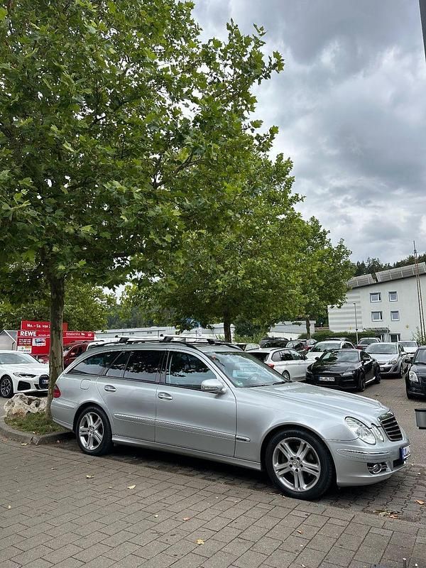 Grau Gebraucht 2007 Mercedes E220 Avantgarde Kombi | 5.500 € (Fairer Preis) - Bild 1/4