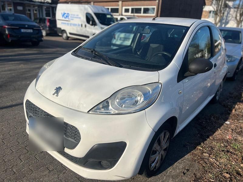 Gebraucht Peugeot 107 68 PS (50 kW) 2013 Weiß Kleinwagen