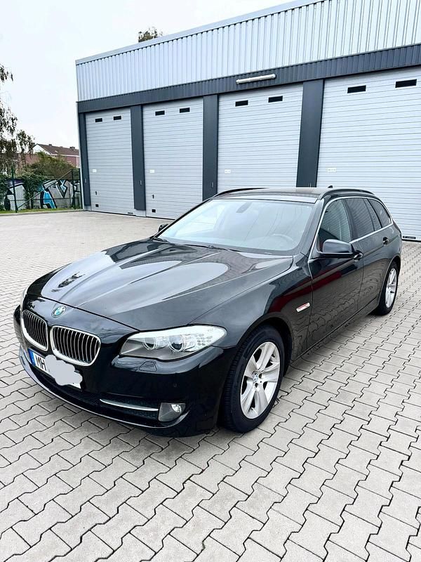 Schwarz Gebraucht 2011 BMW 525 Kombi | 8.600 € (Fairer Preis) - Bild 1/4