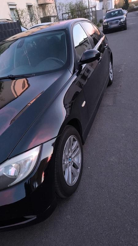 Gebraucht BMW 318 143 PS (105 kW) 2008 Schwarz Limousine